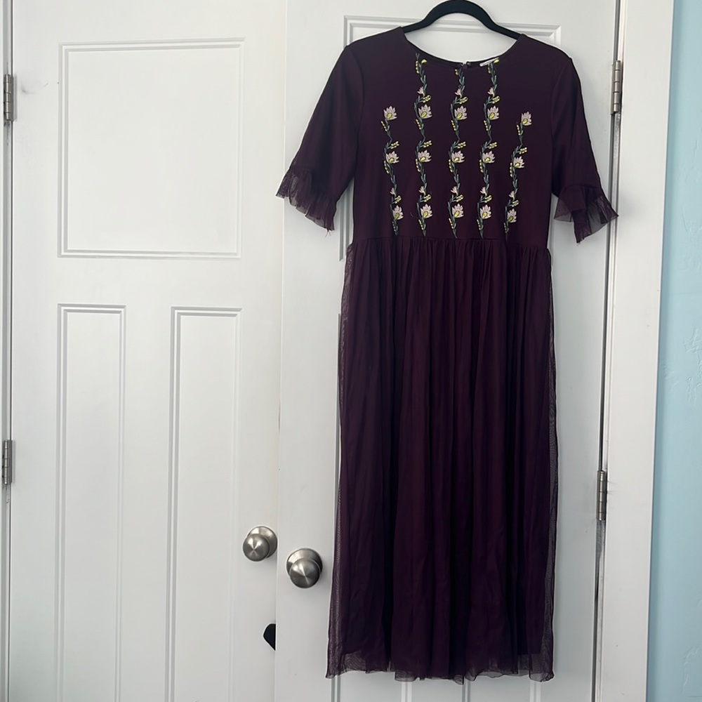 Plum colored midi dress with embroidered flowers